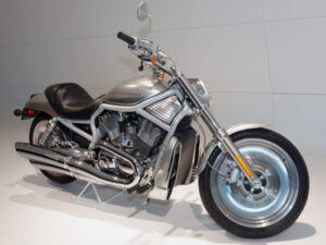 Harley-Davidson_V-Rod_front-right_Porsche_Museum