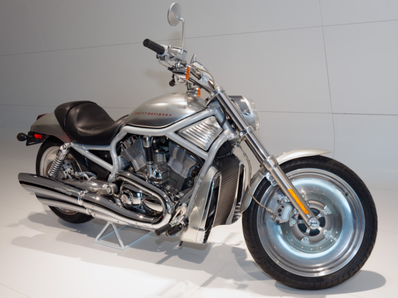 Harley-Davidson_V-Rod_front-right_Porsche_Museum