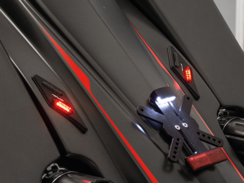 LUCI POSTERIORI SQUADRATE A FILO TOMMY & SONS