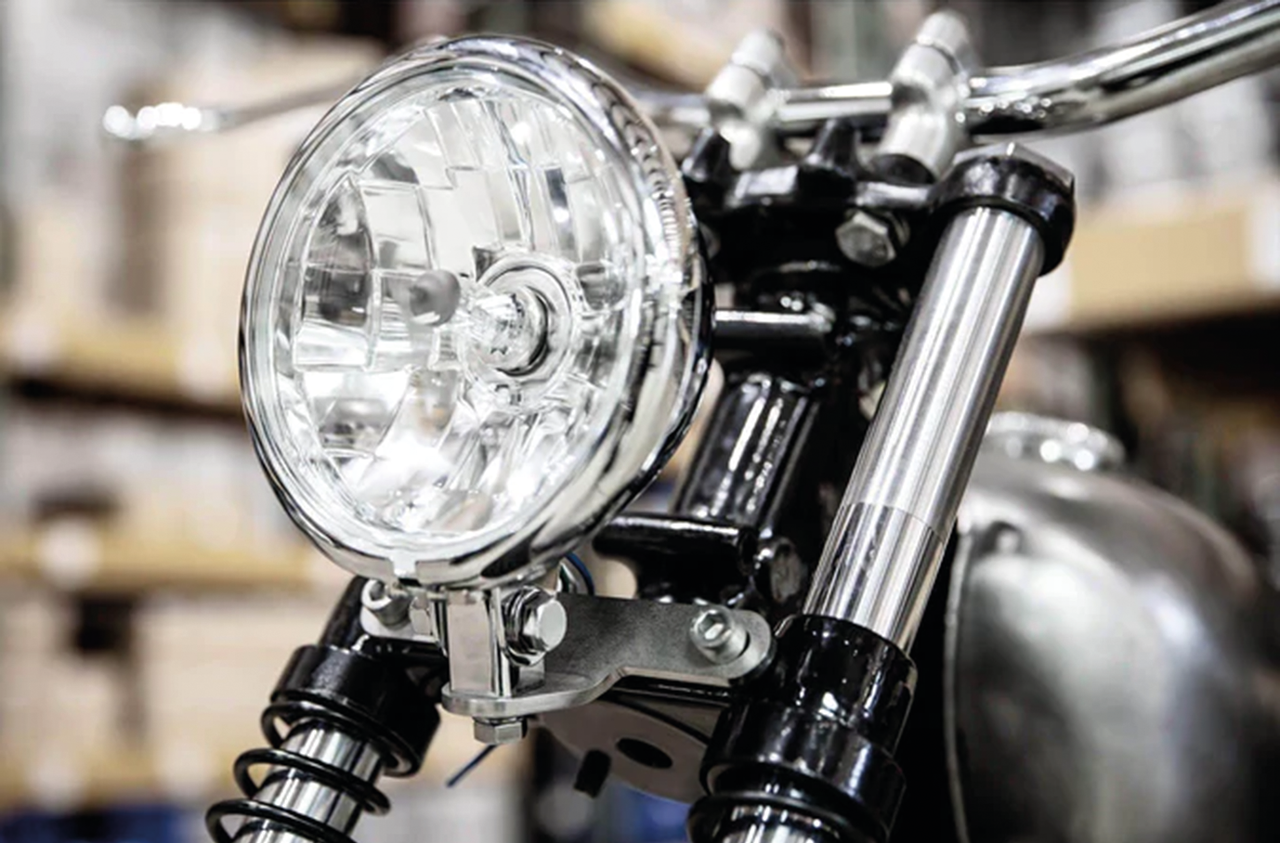 STAFFA DI MONTAGGIO CUSTOM PER FANALE ANTERIORE DA LOWBROW CUSTOMS | 1 STAFFA DI MONTAGGIO CUSTOM PER FANALE ANTERIORE DA LOWBROW CUSTOMS