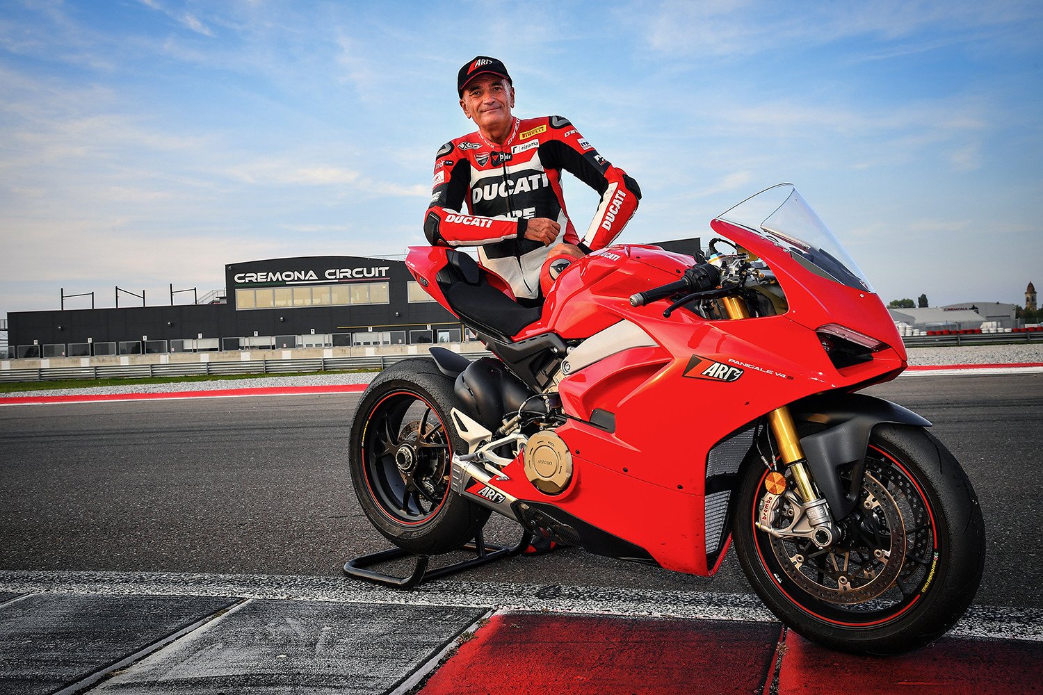 SCARICO PANIGALE V4 - V4S | COMPENSATO SLIP-ON (18-23) | 1 SCARICO PANIGALE V4 - V4S | COMPENSATO SLIP-ON (18-23)
